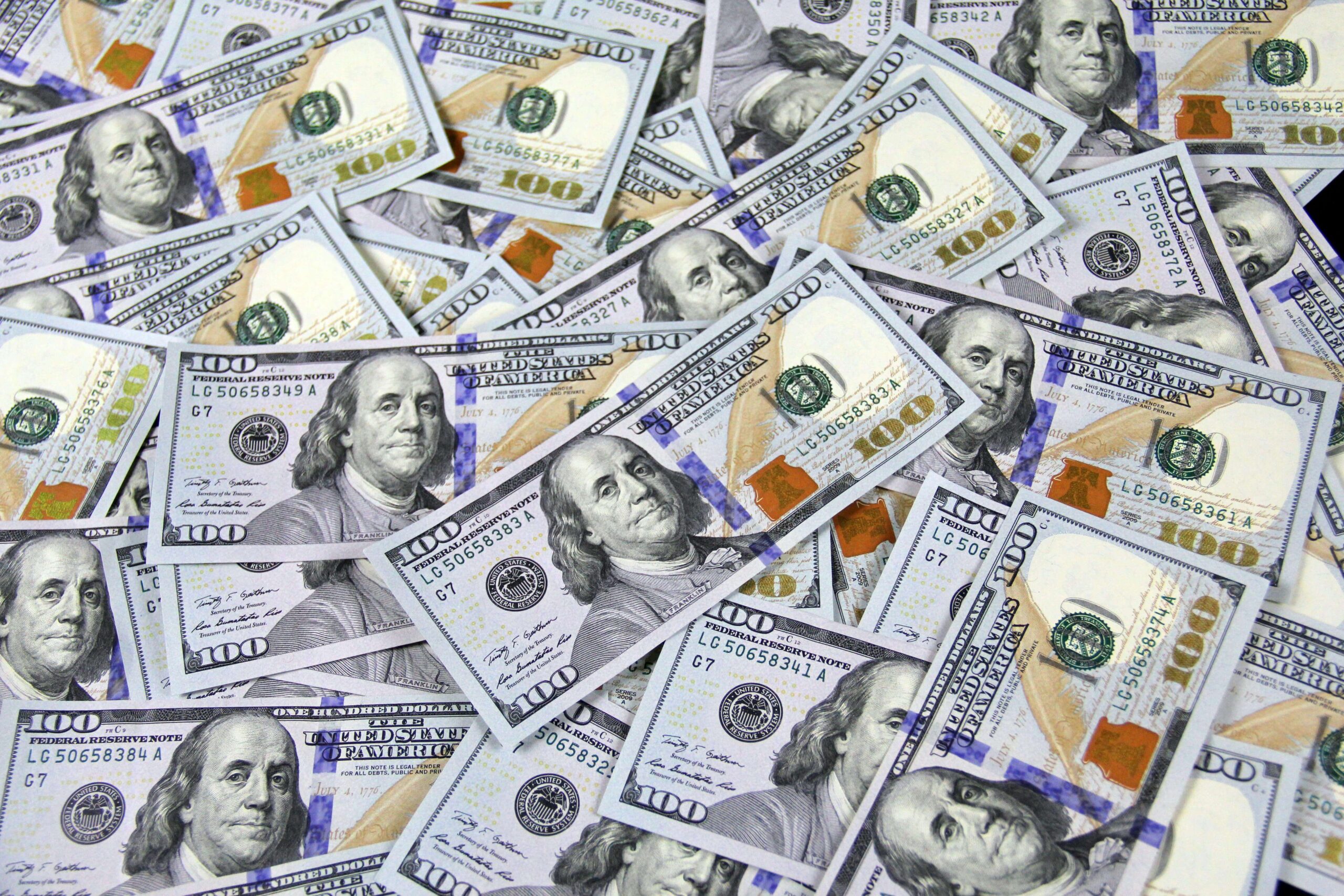 100 US dollar banknotes